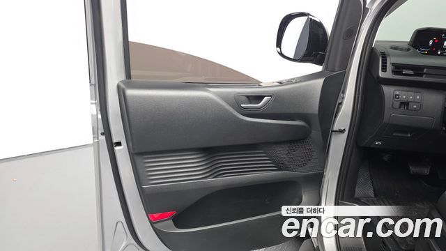 Hyundai Staria 2025 — photo 15