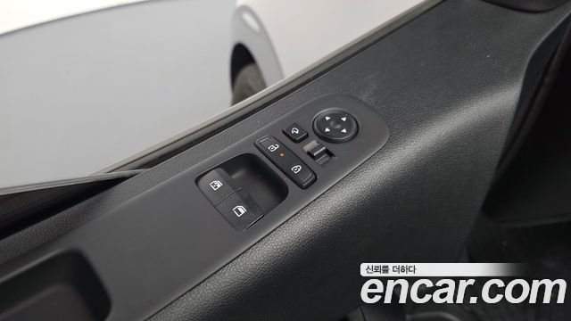 Hyundai Staria 2025 — photo 29