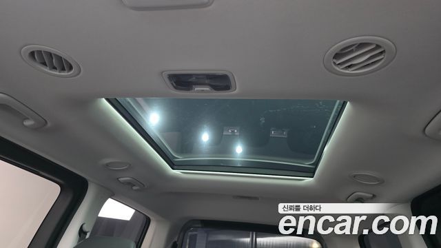 Hyundai Staria 2025 — photo 30