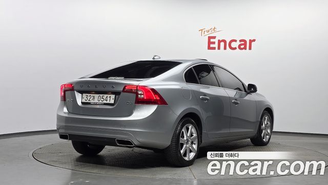 Volvo S60 2016 — photo 2