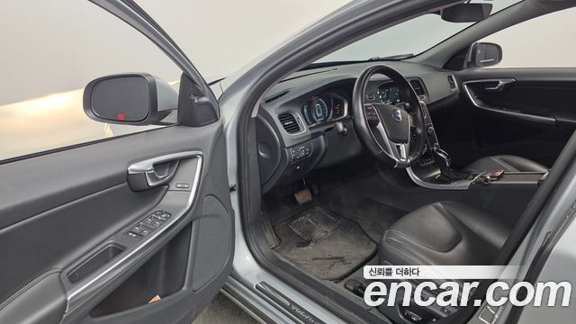 Volvo S60 2016 — photo 10