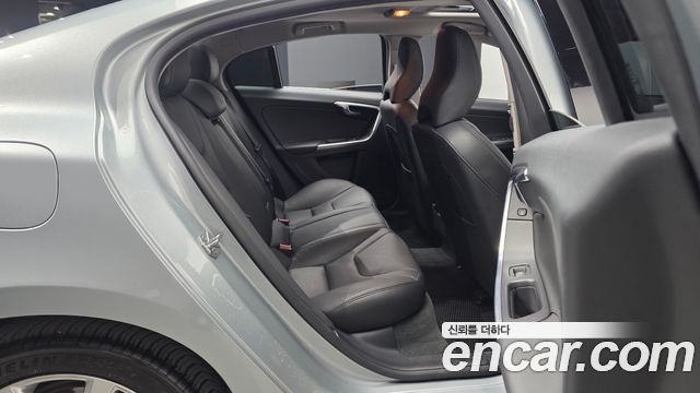 Volvo S60 2016 — photo 11