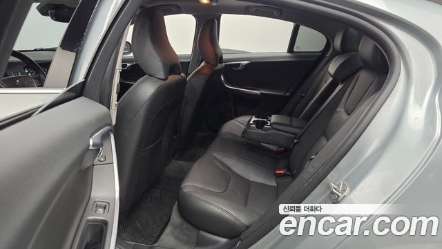 Volvo S60 2016 — photo 12