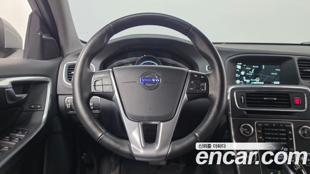 Volvo S60 2016 — photo 16