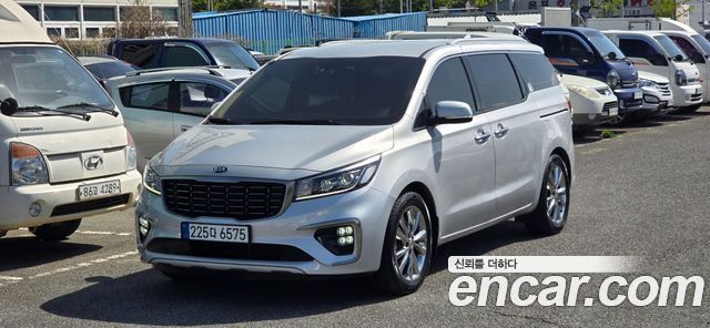 Kia Canival 2020 — photo 1