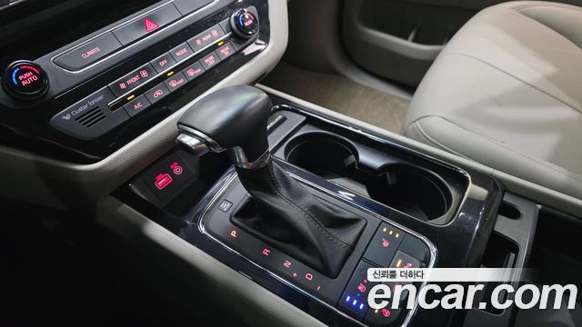 Kia Canival 2018 — photo 12
