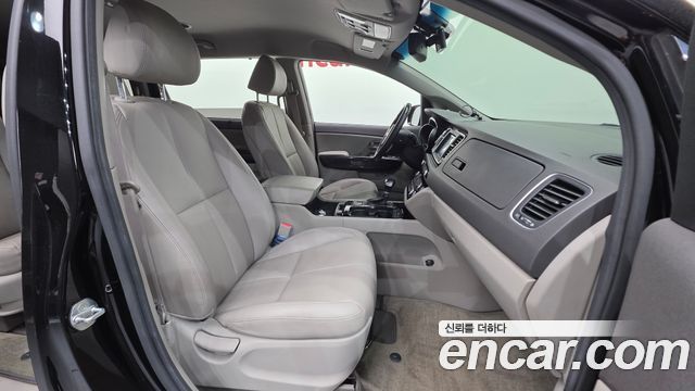 Kia Canival 2018 — photo 13