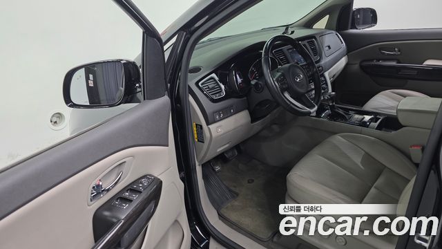 Kia Canival 2018 — photo 17