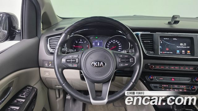 Kia Canival 2018 — photo 20