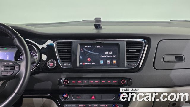 Kia Canival 2018 — photo 22