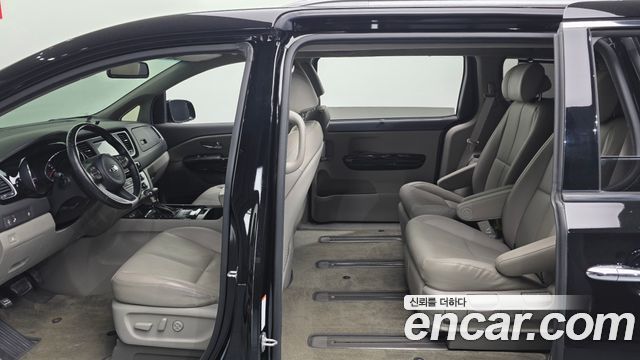 Kia Canival 2018 — photo 24