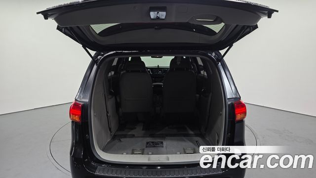 Kia Canival 2018 — photo 26