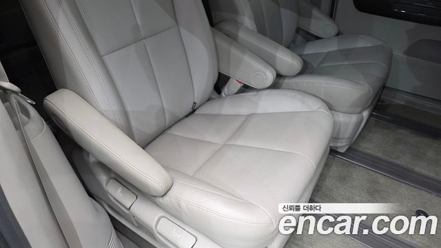 Kia Canival 2018 — photo 16