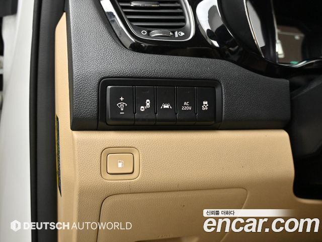 Kia Canival 2019 — photo 17