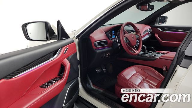 Maserati Levante 2018 — photo 13