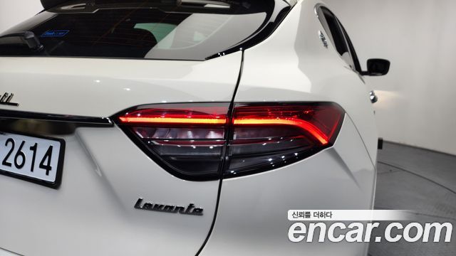 Maserati Levante 2018 — photo 9