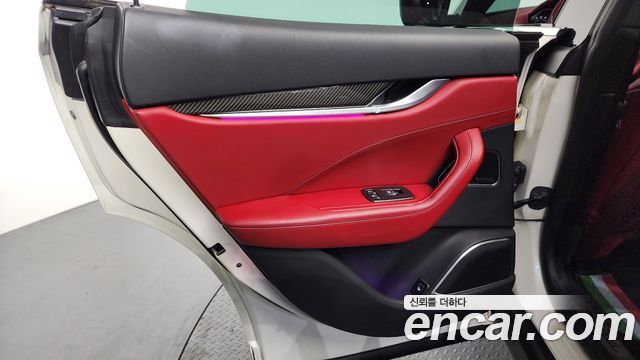 Maserati Levante 2018 — photo 15