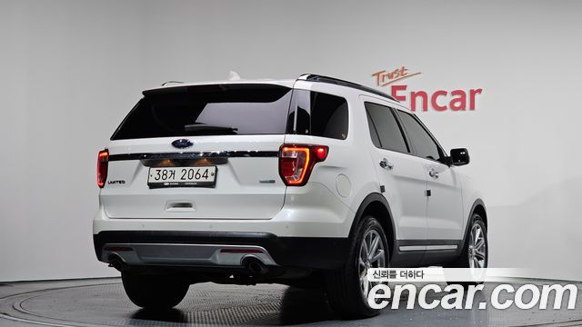 Ford Explorer 2017 — photo 2