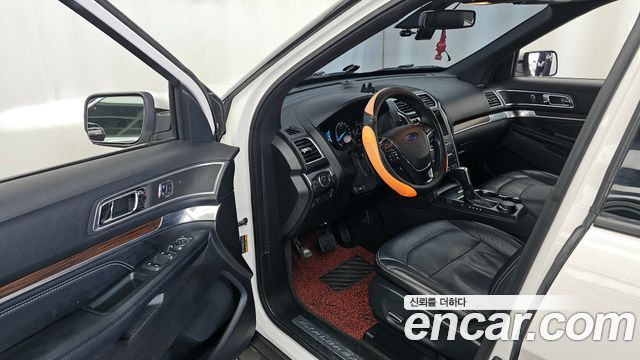 Ford Explorer 2017 — photo 13
