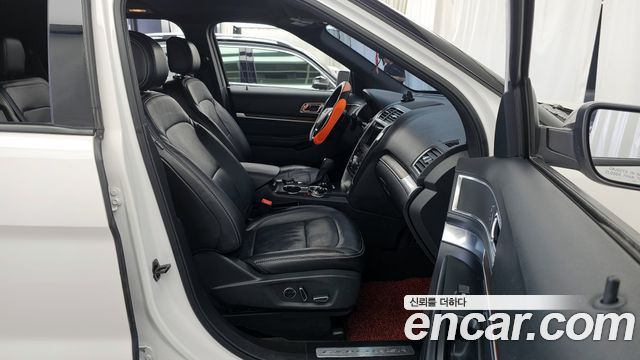 Ford Explorer 2017 — photo 17