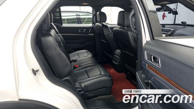 Ford Explorer 2017 — photo 18