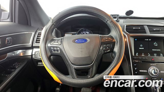 Ford Explorer 2017 — photo 19