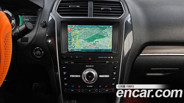 Ford Explorer 2017 — photo 20