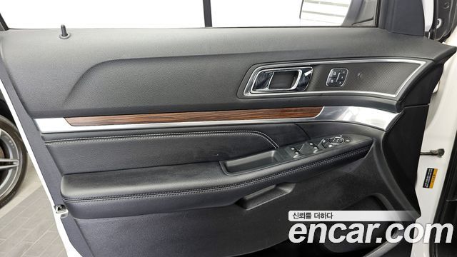 Ford Explorer 2017 — photo 14