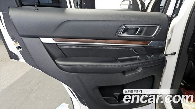Ford Explorer 2017 — photo 15