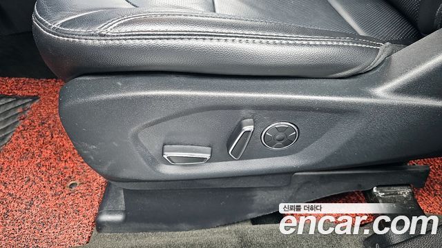 Ford Explorer 2017 — photo 32