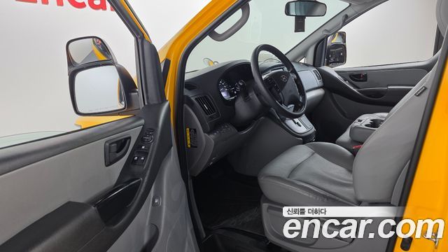 Hyundai Starex 2019 — photo 11