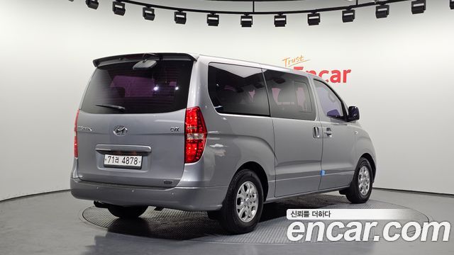 Hyundai Starex 2012 — photo 2