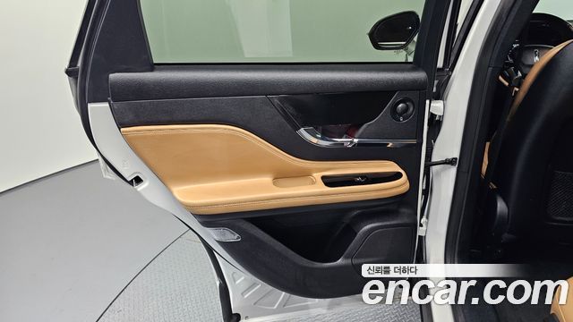Lincoln Corsair 2022 — photo 15