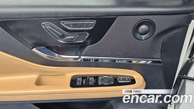Lincoln Corsair 2022 — photo 30
