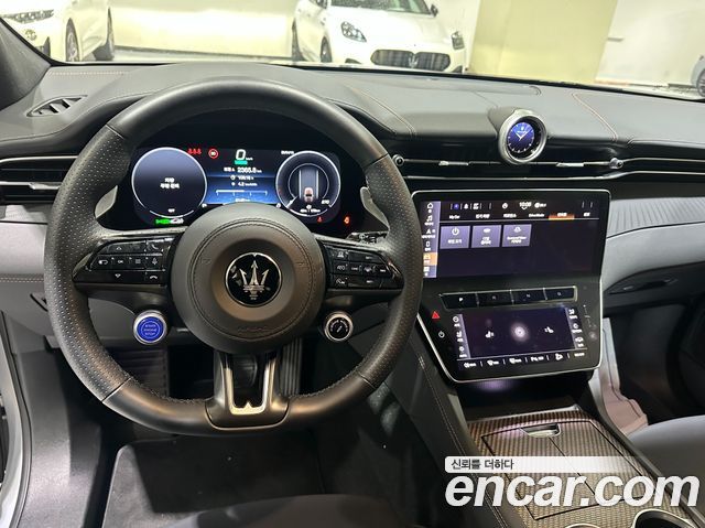 Maserati Grecale 2025 — photo 11