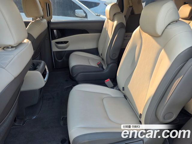 Kia Canival 2022 — photo 16