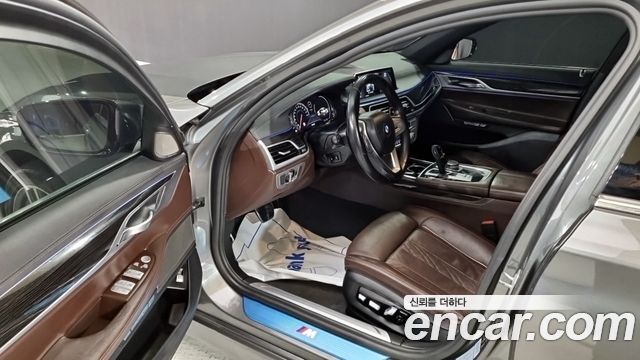 BMW 7-Series 2018 — photo 10