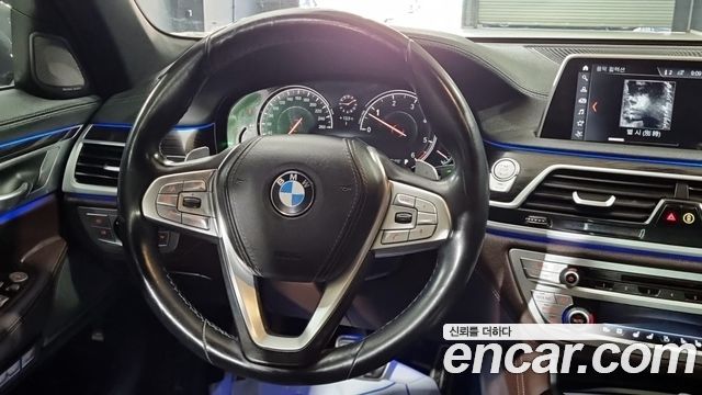 BMW 7-Series 2018 — photo 11
