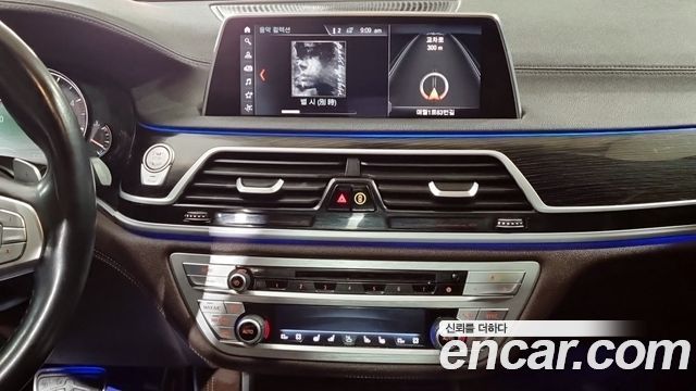 BMW 7-Series 2018 — photo 12