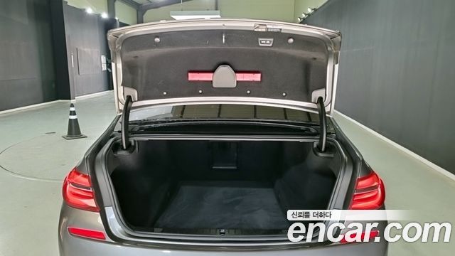 BMW 7-Series 2018 — photo 18