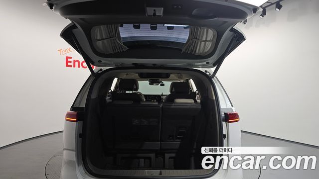 Kia Canival 2021 — photo 26