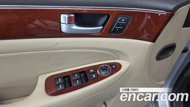 Hyundai Genesis 2012 — photo 17