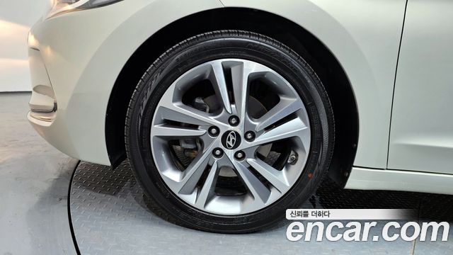 Hyundai AVANTE 2018 — photo 5