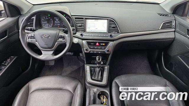Hyundai AVANTE 2018 — photo 10