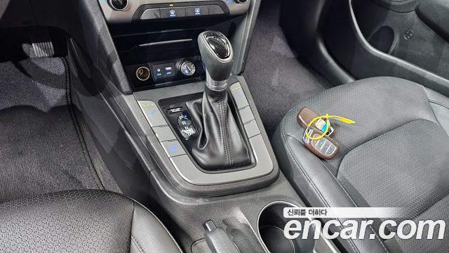 Hyundai AVANTE 2018 — photo 12