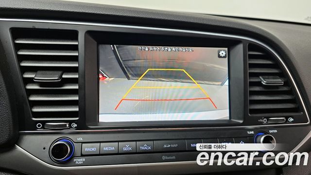 Hyundai AVANTE 2018 — photo 21