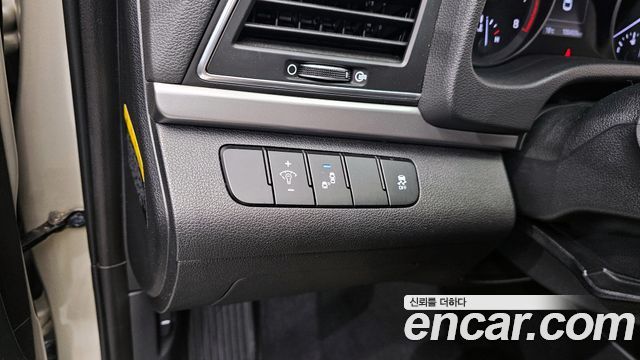 Hyundai AVANTE 2018 — photo 23