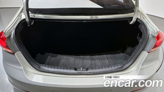Hyundai AVANTE 2018 — photo 26
