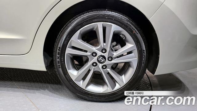 Hyundai AVANTE 2018 — photo 7