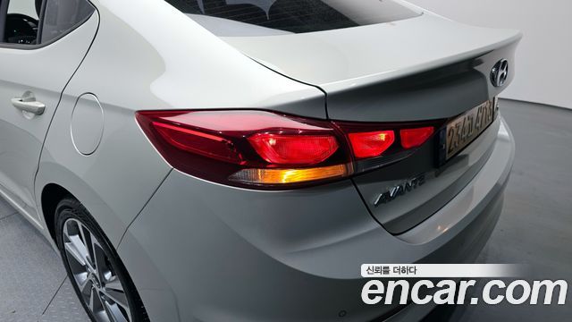 Hyundai AVANTE 2018 — photo 9